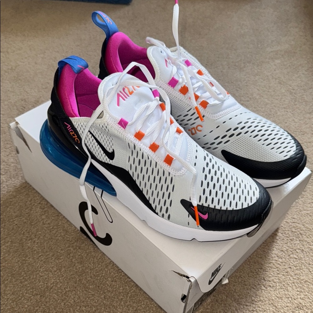 Nike White and Black Sneakers Modern Athletic Style